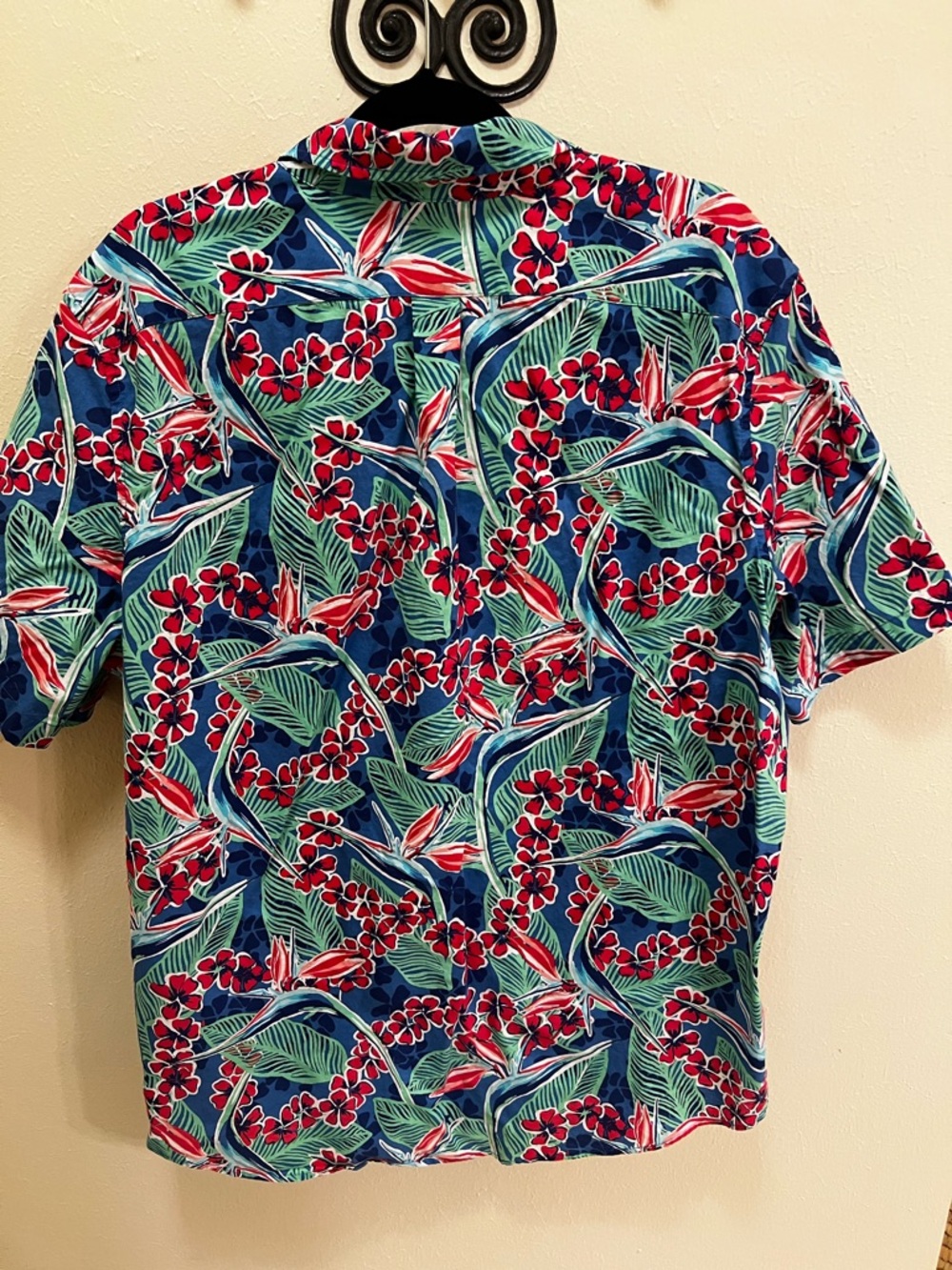 Vineyard Vines Men’s Blue Tropical Floral Short-Sleeve Button-Down Shirt - Picture 5 of 6